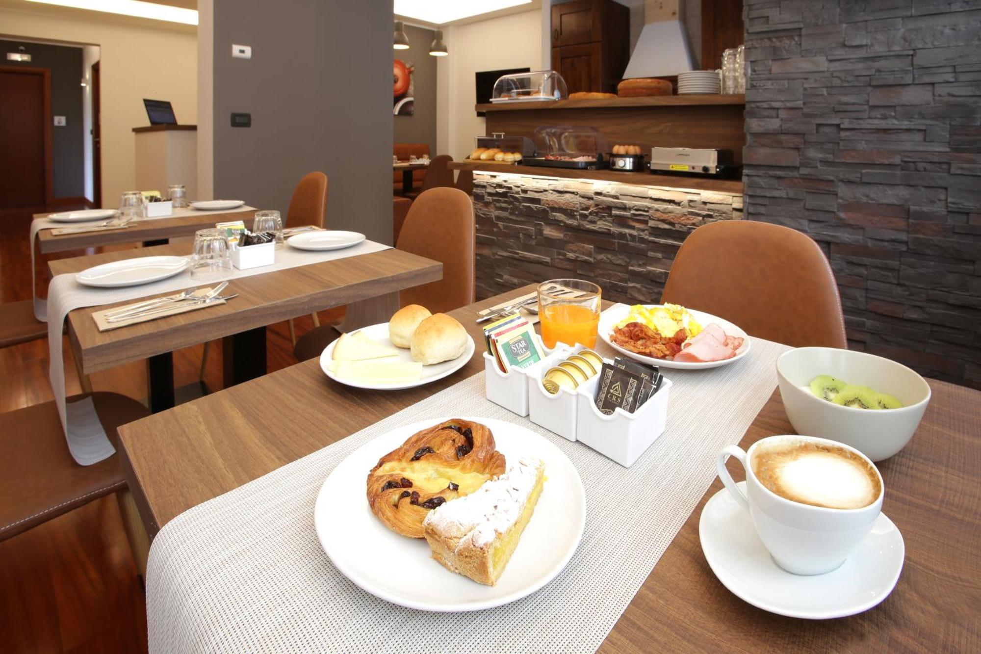 Acomodação com café da manhã  J24 2*